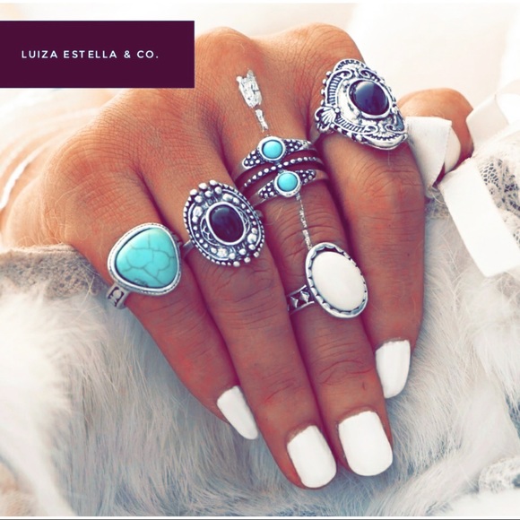 Boutique Jewelry - ✔️sold✔️⭐️LAST ONE⭐️ 5 Piece Boho Ring Set